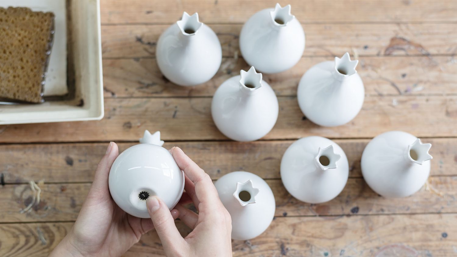 TABLO_CIBULKA_vase-making2_pano_web